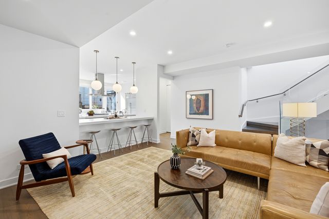 2436 N Surrey Court, Chicago, IL 60614