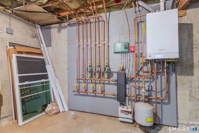 22 Ebony Lane, Essex, CT 06442