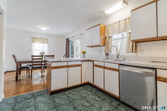 22 Ebony Lane, Essex, CT 06442