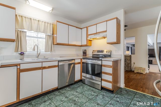 22 Ebony Lane, Essex, CT 06442