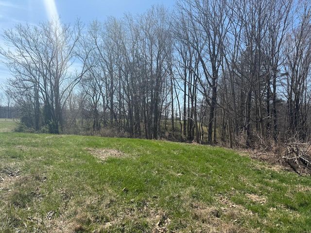 97 Paradise Alley, Russell Springs, KY 42642