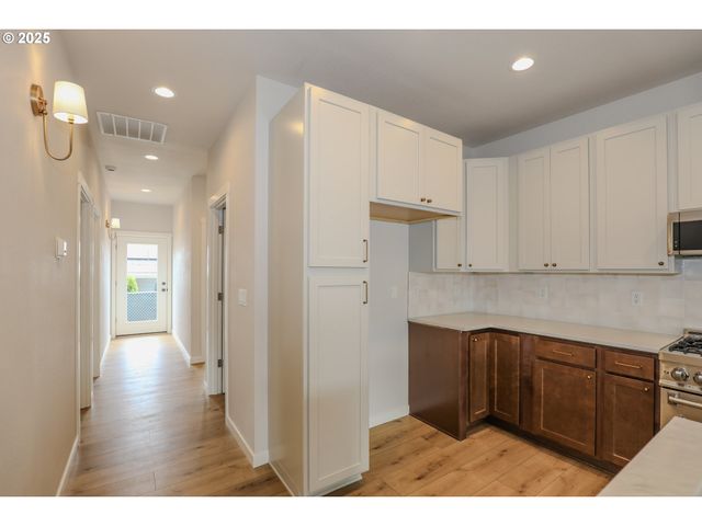 437 W FAIR St, Roseburg, OR 97471