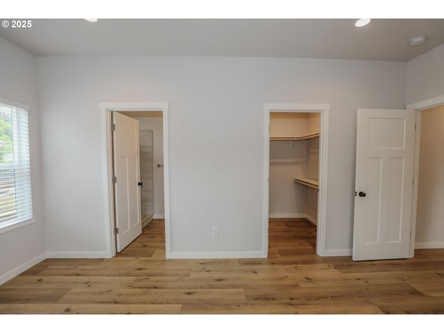 437 W FAIR St, Roseburg, OR 97471
