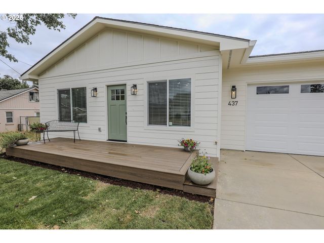 437 W FAIR St, Roseburg, OR 97471