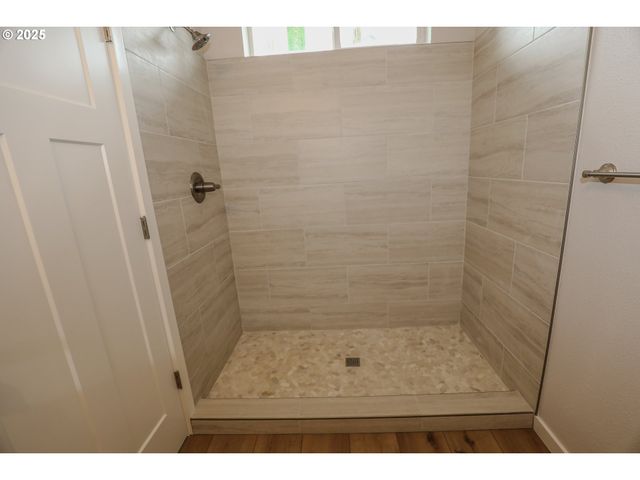437 W FAIR St, Roseburg, OR 97471
