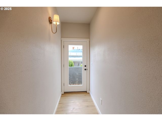 437 W FAIR St, Roseburg, OR 97471