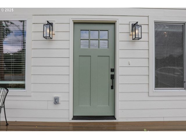 437 W FAIR St, Roseburg, OR 97471