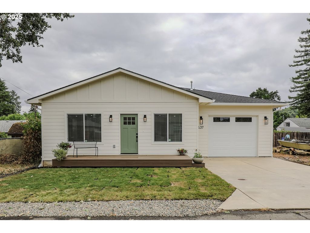 437 W FAIR St, Roseburg, OR 97471