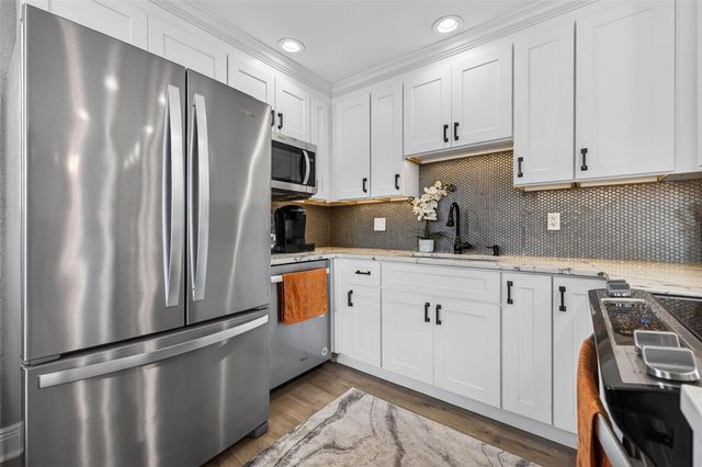 1090 77TH AVENUE N, St Petersburg, FL 33702