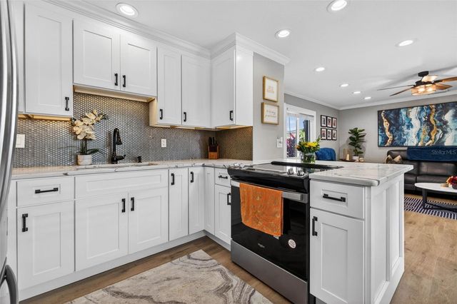 1090 77TH AVENUE N, St Petersburg, FL 33702