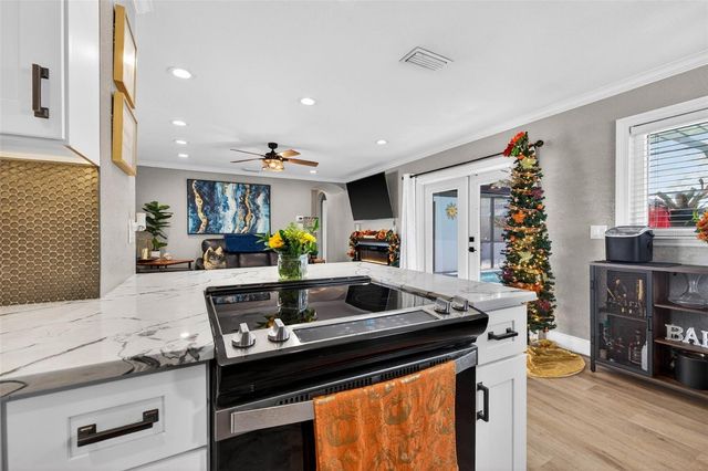 1090 77TH AVENUE N, St Petersburg, FL 33702