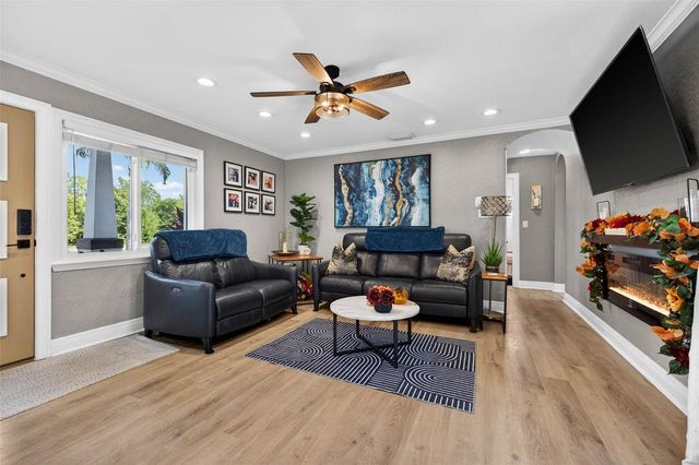 1090 77TH AVENUE N, St Petersburg, FL 33702