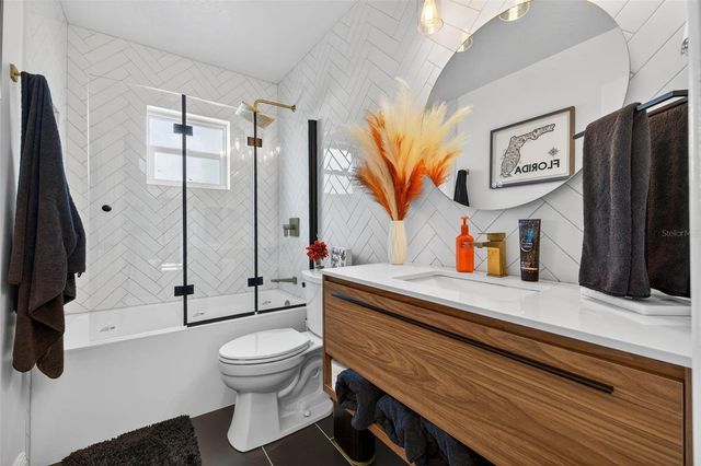 1090 77TH AVENUE N, St Petersburg, FL 33702