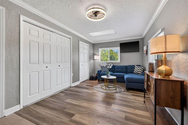 1090 77TH AVENUE N, St Petersburg, FL 33702