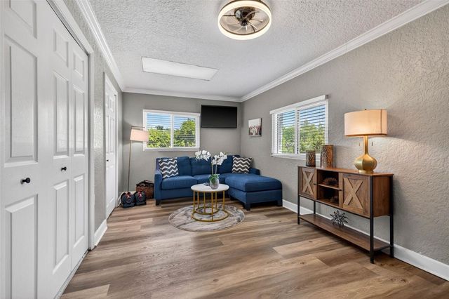 1090 77TH AVENUE N, St Petersburg, FL 33702