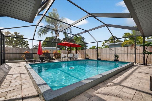 1090 77TH AVENUE N, St Petersburg, FL 33702