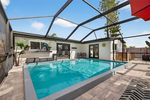 1090 77TH AVENUE N, St Petersburg, FL 33702