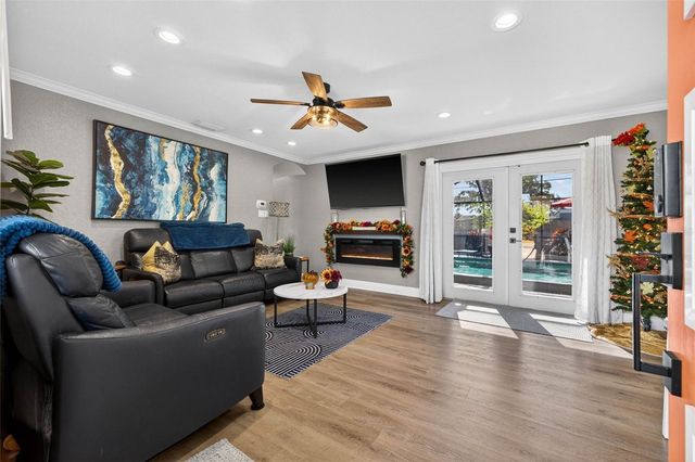 1090 77TH AVENUE N, St Petersburg, FL 33702