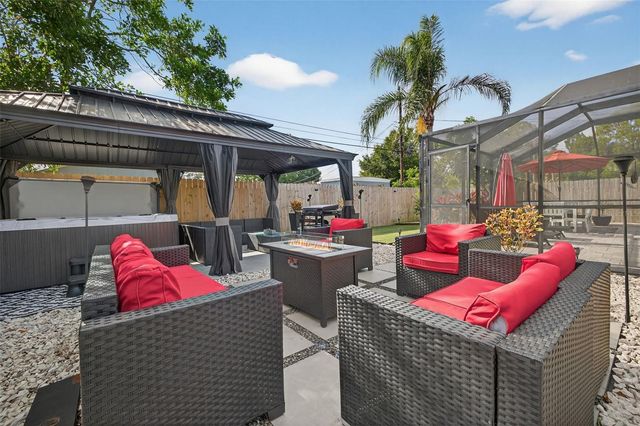 1090 77TH AVENUE N, St Petersburg, FL 33702