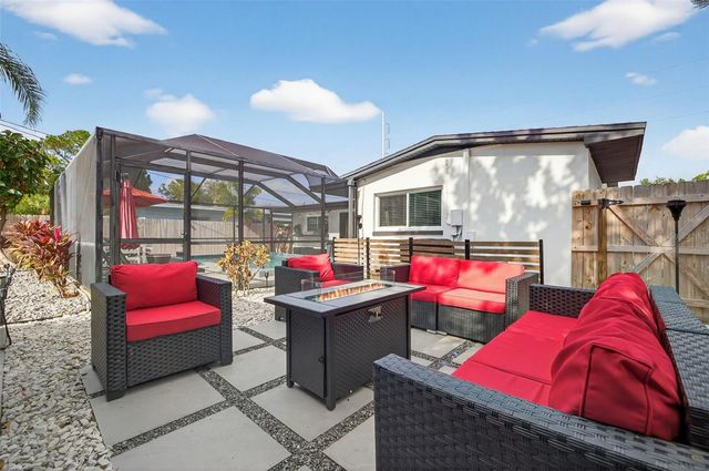 1090 77TH AVENUE N, St Petersburg, FL 33702