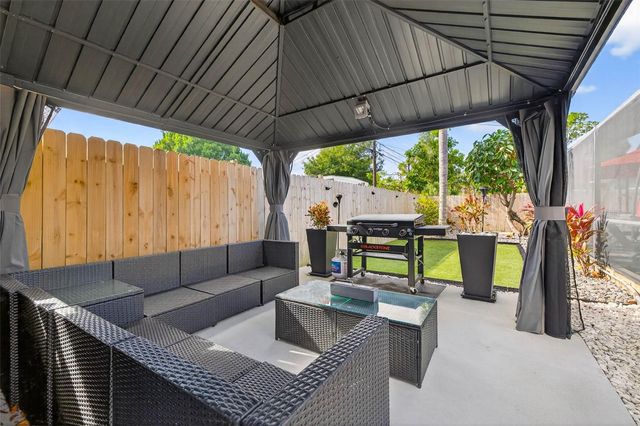 1090 77TH AVENUE N, St Petersburg, FL 33702