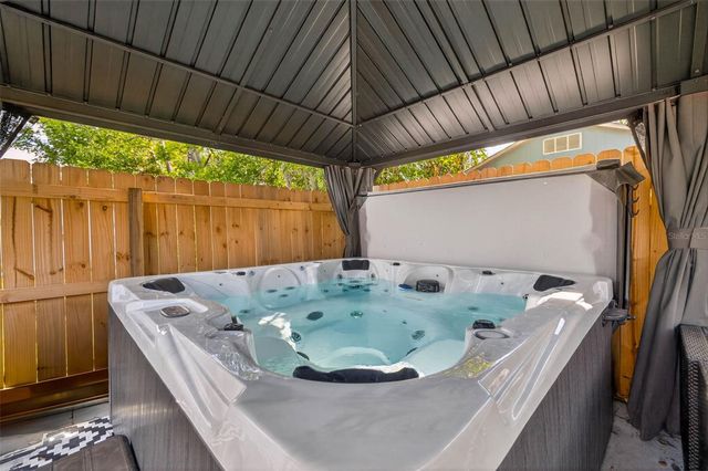 1090 77TH AVENUE N, St Petersburg, FL 33702