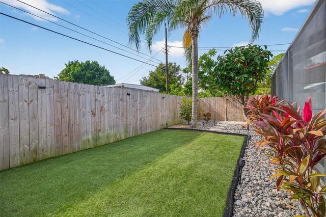 1090 77TH AVENUE N, St Petersburg, FL 33702