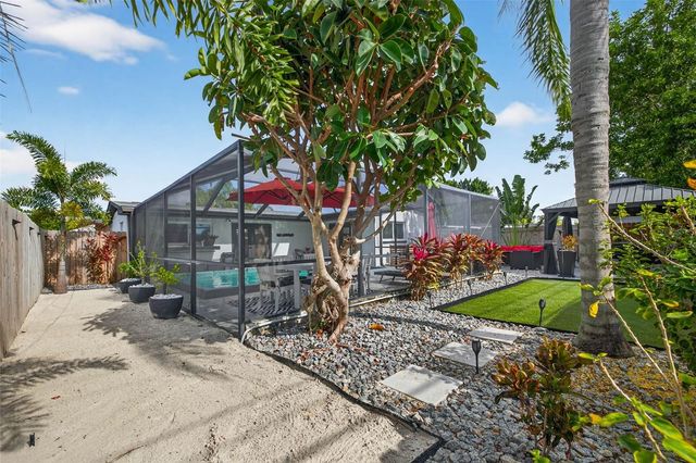 1090 77TH AVENUE N, St Petersburg, FL 33702