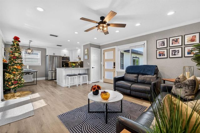 1090 77TH AVENUE N, St Petersburg, FL 33702