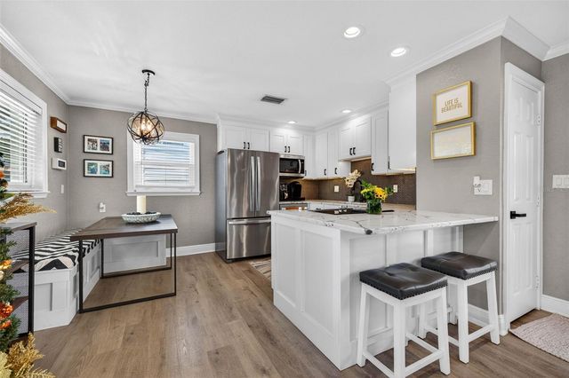 1090 77TH AVENUE N, St Petersburg, FL 33702