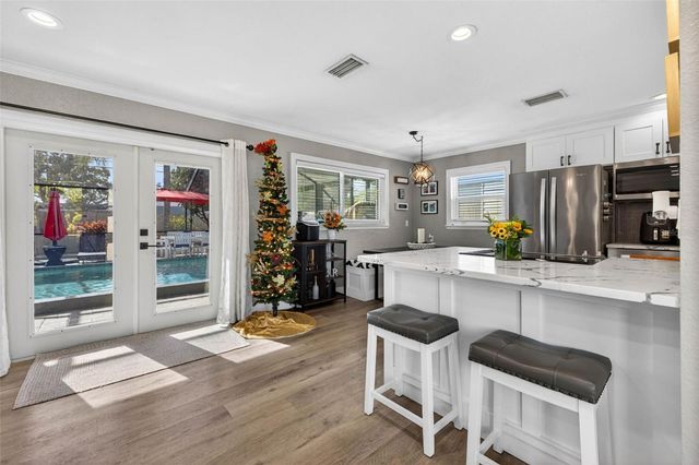 1090 77TH AVENUE N, St Petersburg, FL 33702