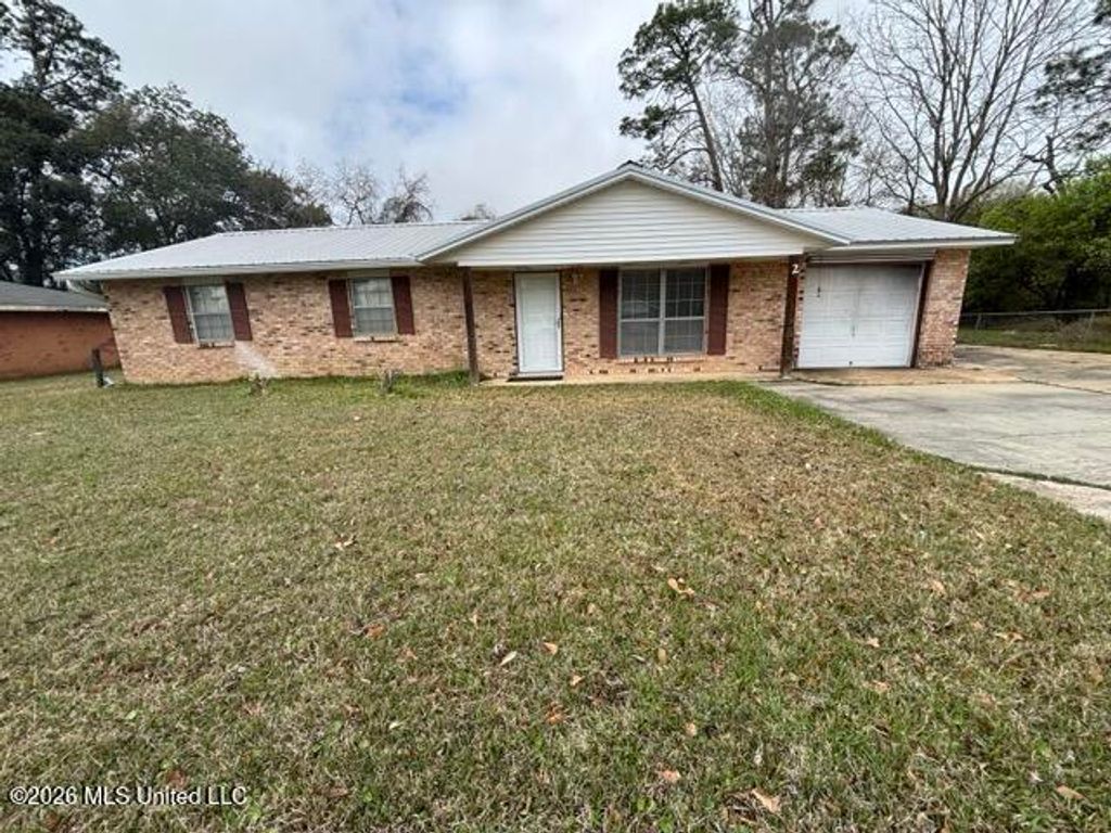 2 Sandalwood Court, D'iberville, MS 39540
