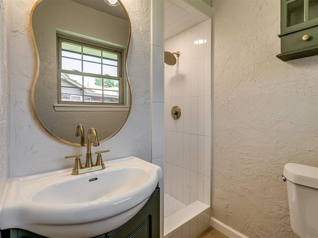 100 Olympic Drive, Moore, OK 73160