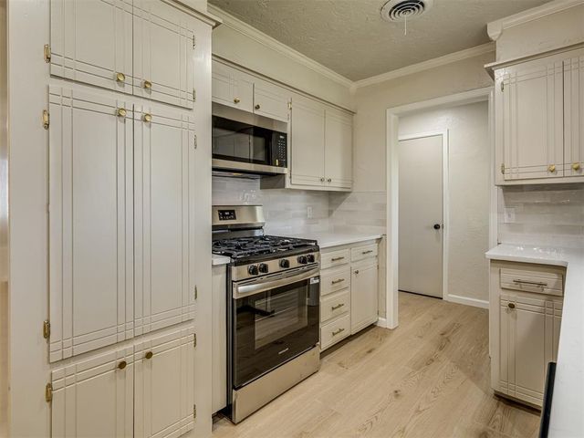 100 Olympic Drive, Moore, OK 73160