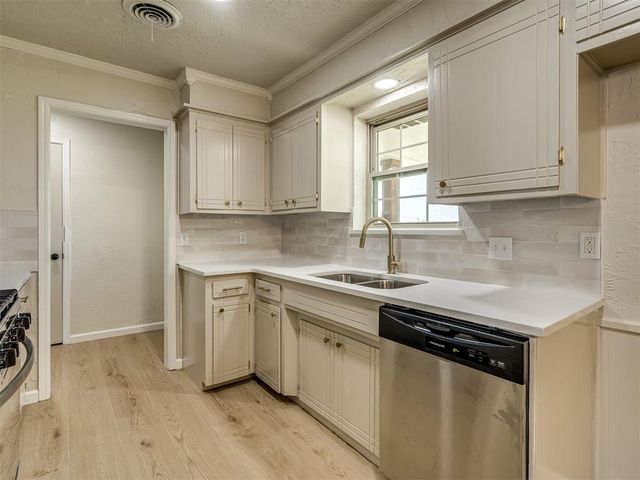 100 Olympic Drive, Moore, OK 73160