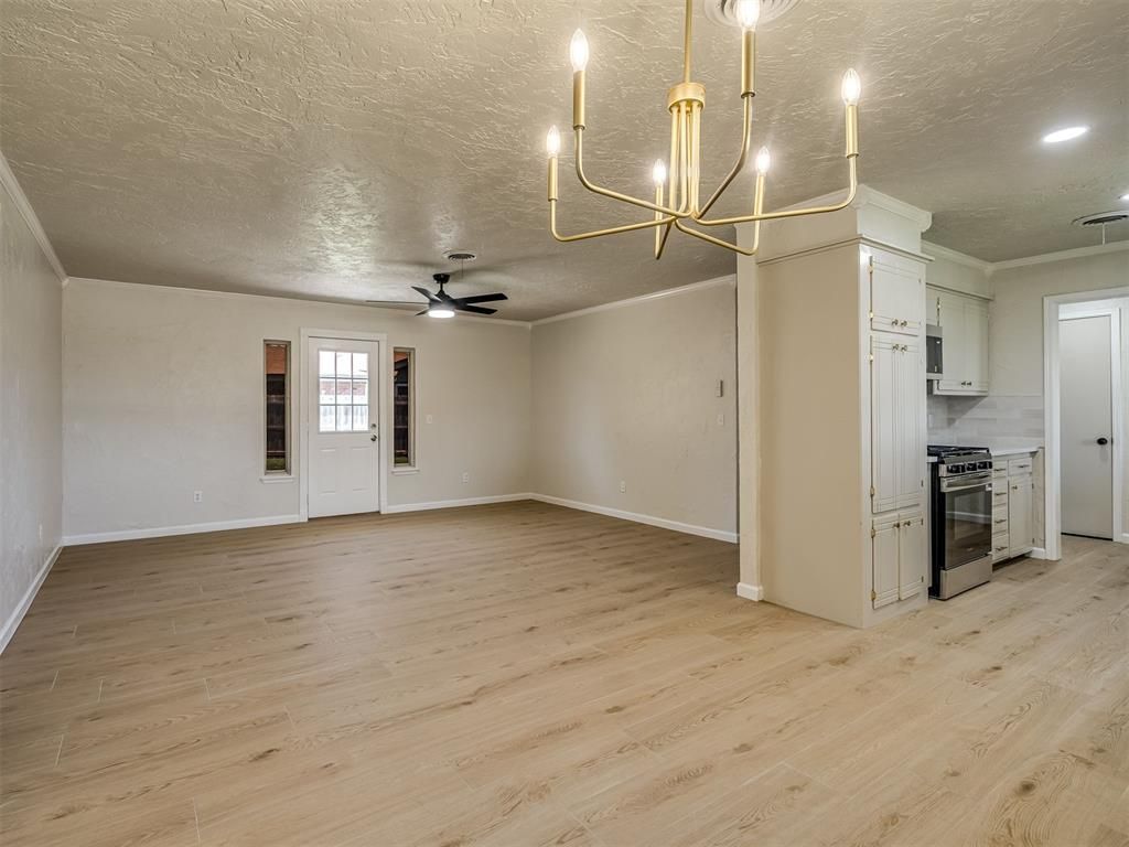 Image 8 of property listing at 100 Olympic Drive, Moore, OK 73160