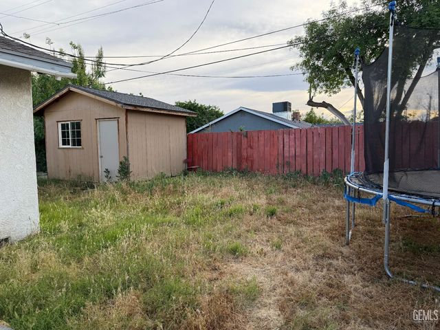 2208 Valencia Drive, Bakersfield, CA 93306