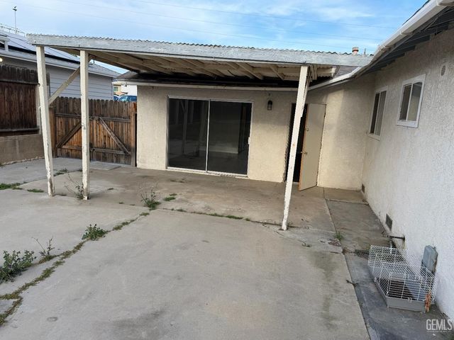 2208 Valencia Drive, Bakersfield, CA 93306