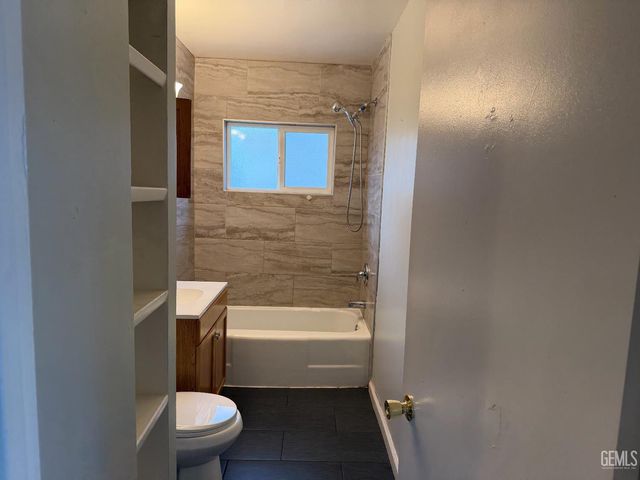 2208 Valencia Drive, Bakersfield, CA 93306