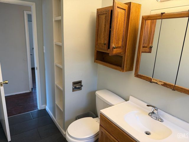 2208 Valencia Drive, Bakersfield, CA 93306