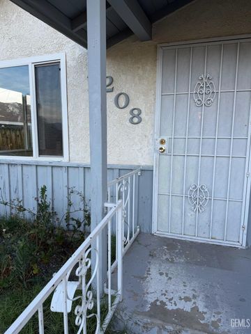 2208 Valencia Drive, Bakersfield, CA 93306