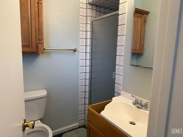 2208 Valencia Drive, Bakersfield, CA 93306