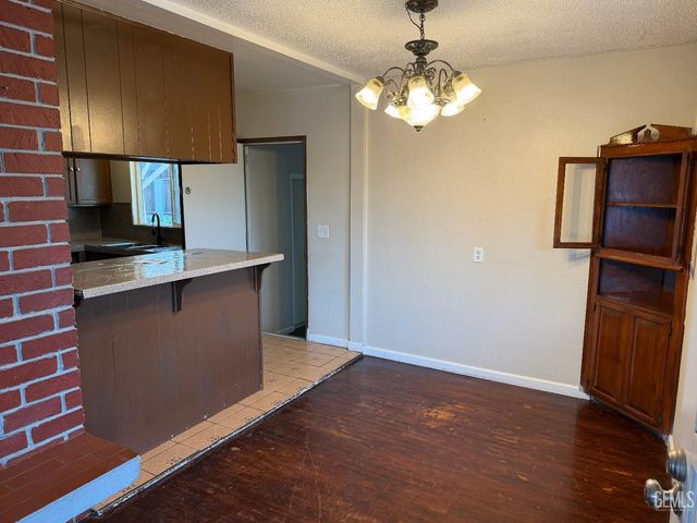 2208 Valencia Drive, Bakersfield, CA 93306