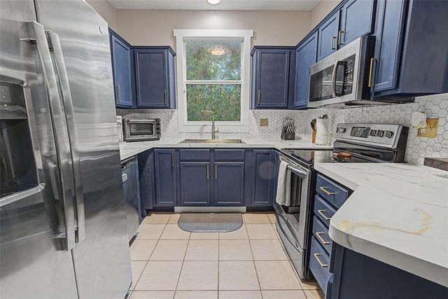 2214 GOLDEN OAK LANE, Valrico, FL 33594