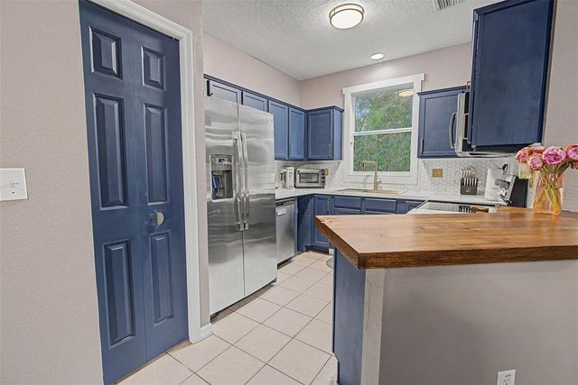 2214 GOLDEN OAK LANE, Valrico, FL 33594