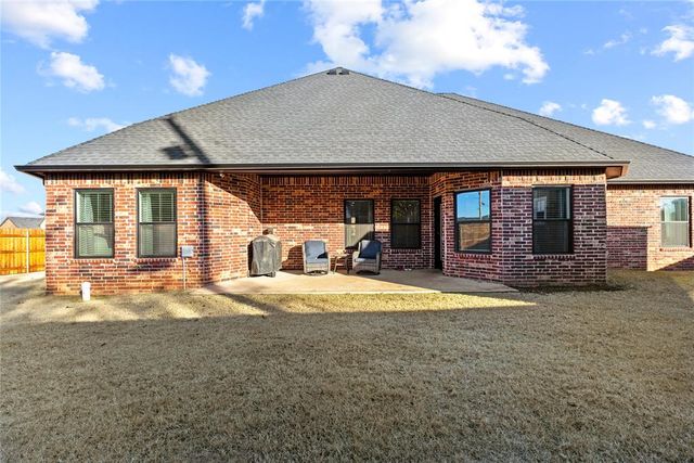 1217 Crimson Drive, Weatherford, OK 73096