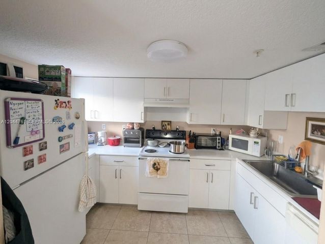 21 E 3rd St 205, Hialeah, FL 33010