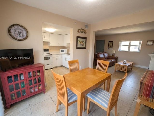 21 E 3rd St 205, Hialeah, FL 33010