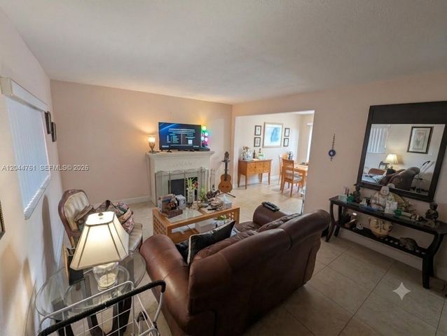 21 E 3rd St 205, Hialeah, FL 33010
