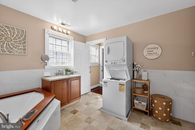 1122 BEECH DR, Baltimore, MD 21220